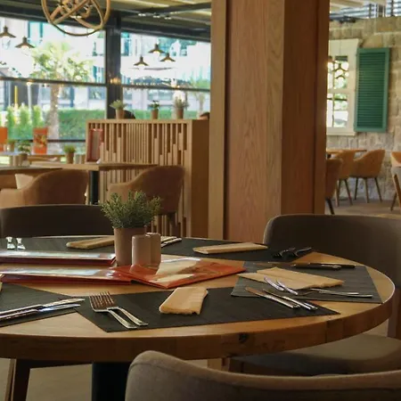 Semesteranläggning (resort) Evrika Club 4*