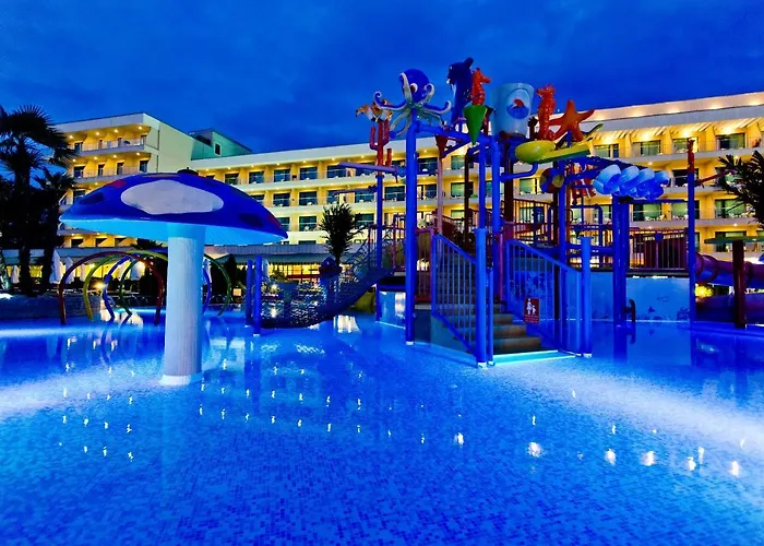 Курортный комплекс Evrika Club Солнечный берег